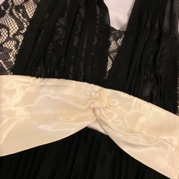 Formal dress - Picture 8 of 8